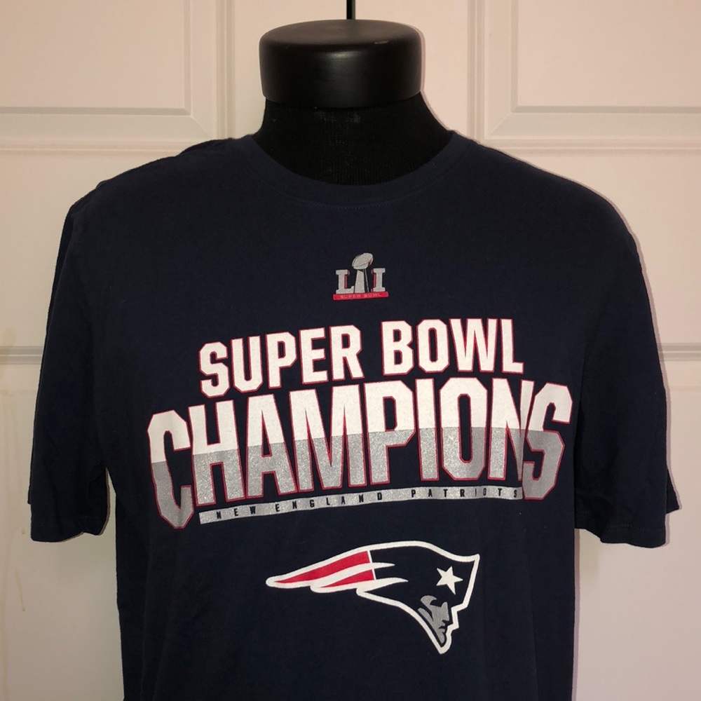 NE PATRIOTS SUPER BOWL LI MENS LARGE NIKE SHIRT